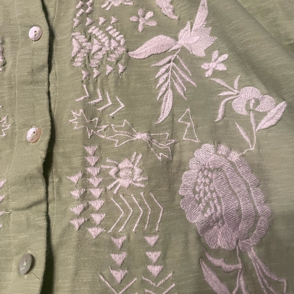 Soft Surroundings Sage Green women’s long sleeve Shirt with White Embroidery - Picture 5 of 8
